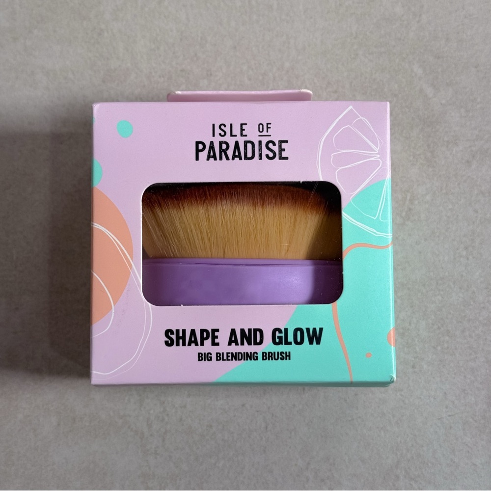 Isle of Paradise Shape and Glow Big Blending Face Brush New